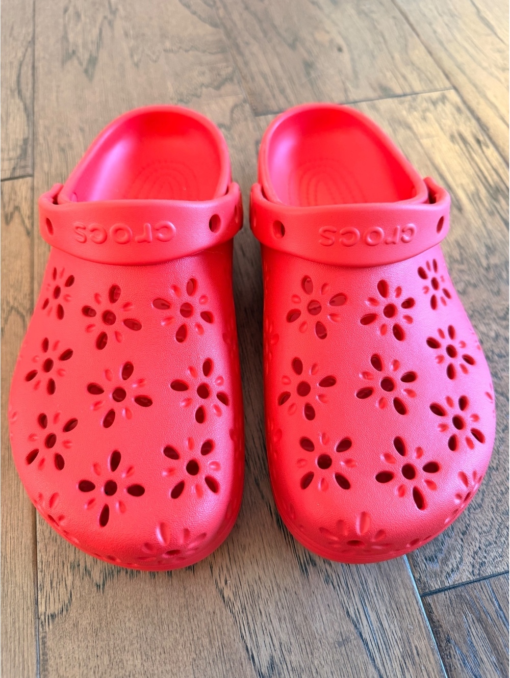 Crocs Classic Red Floral Pattern Clogs Size M6/W8
